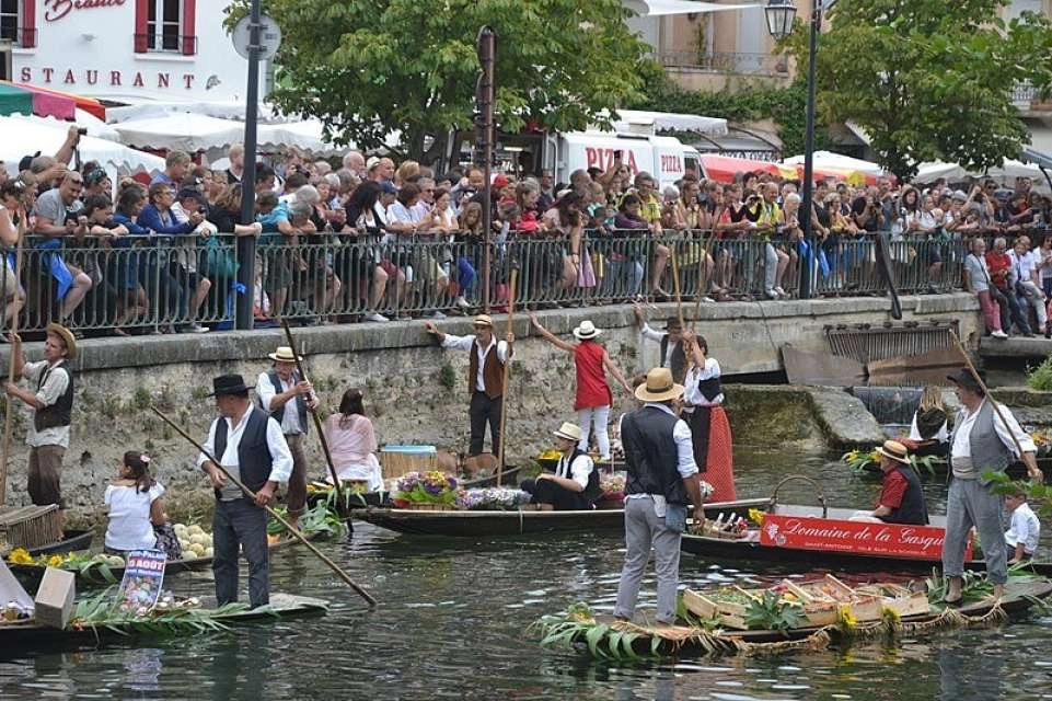Traditional floating market on the Sorgue